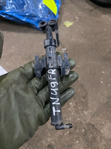 Форсунка омывателя передней правой фары 31349383 VOLVO