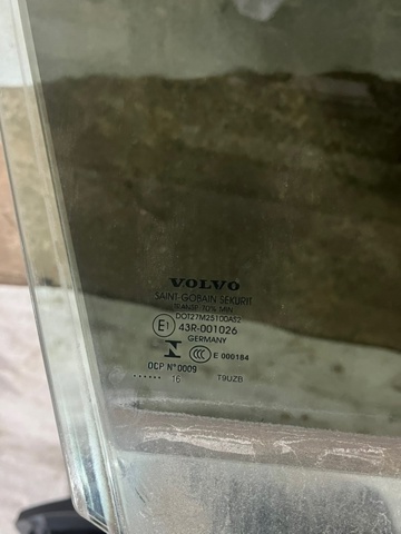 VOLVO 31352945 Стекло двери передней правой в наличии Каменское
