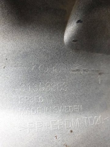 VOLVO 31353383 Накладка бампера переднего центральная в наличии Черновцы