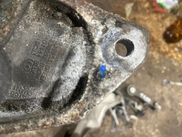 VOLVO 31359890 Подушка (опора) двигателя левая задняя в наличии Украина