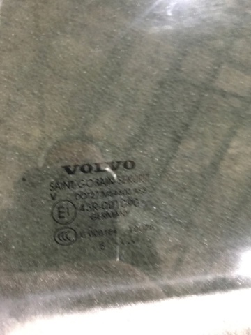 Стекло двери задней левой 31371002 VOLVO