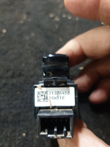 Кнопка подъемника переднего правого стекла 31376458 VOLVO