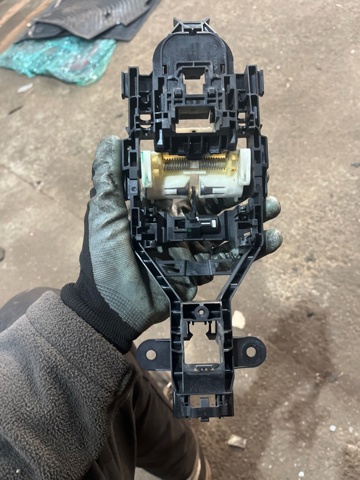 31378254 VOLVO Держатель наружной ручки двери передней правой купить в Сумы