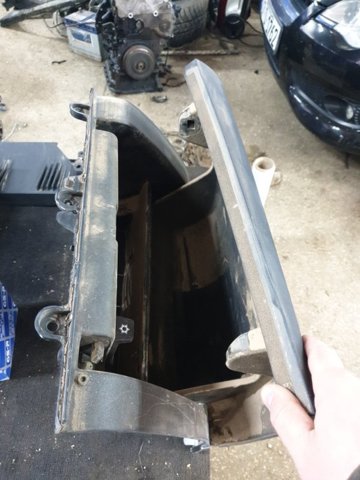 VOLVO 31393384 Ящик перчаточный (бардачок) в наличии Кривой Рог