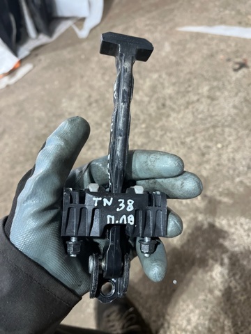 Ограничитель открывания дверей 31395137 VOLVO