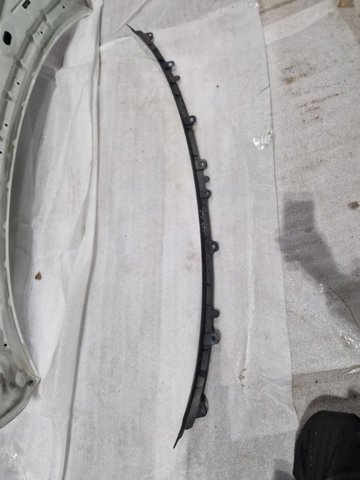 VOLVO 31424477 Решетка дворников в наличии Кривой Рог