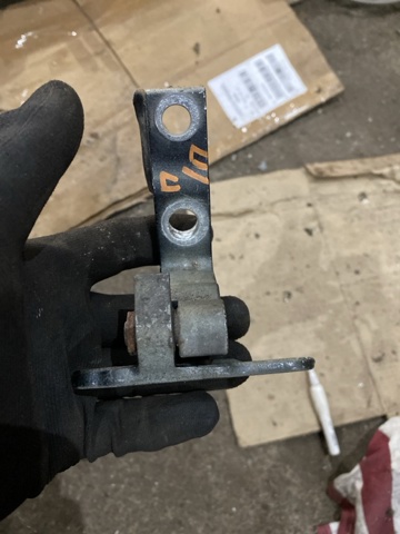 Петля передней двери правая 31424592 VOLVO