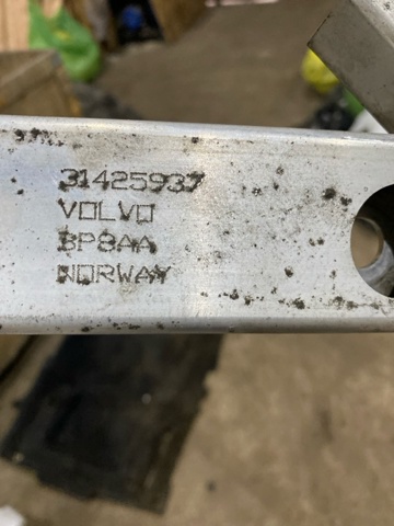 31425937 VOLVO Суппорт радиатора верхний (монтажная панель крепления фар) купить в Ровно