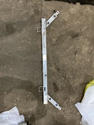 Рамка радиатора верхняя 31425937 VOLVO