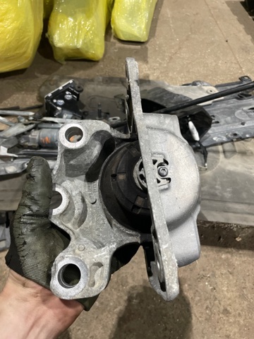 Гидроопора двигателя левая 31460716 VOLVO