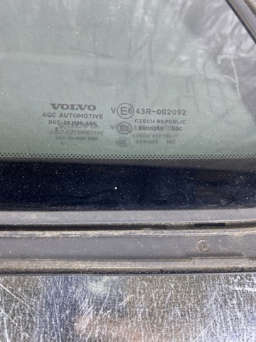 31468145 VOLVO Стекло кузова (багажного отсека) левое купить в Киев