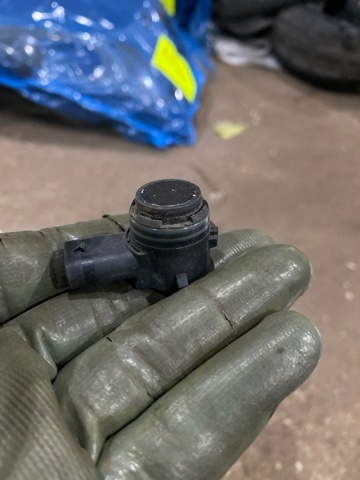 Датчик парктроника центральный 31471005 VOLVO