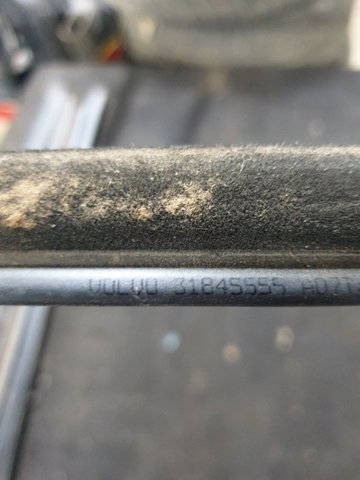 Молдинг опускного стекла нижний, двери передней, левой 31479469 VOLVO