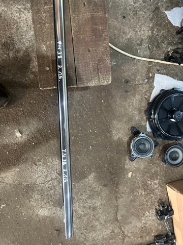 31479471 VOLVO Молдинг опускного стекла двери задней левой купить в Николаев