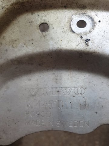 Щиток тормозного диска переднего левого 31665558 VOLVO