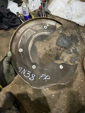 VOLVO 31665559 Защита тормозного диска переднего правого в наличии Ирпень