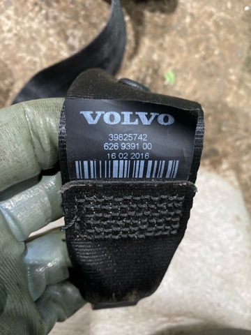 VOLVO 31675101 Ремень безопасности задний центральный в наличии Львов