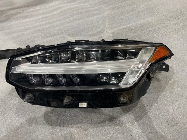 Вставка фары левой 31677036 VOLVO
