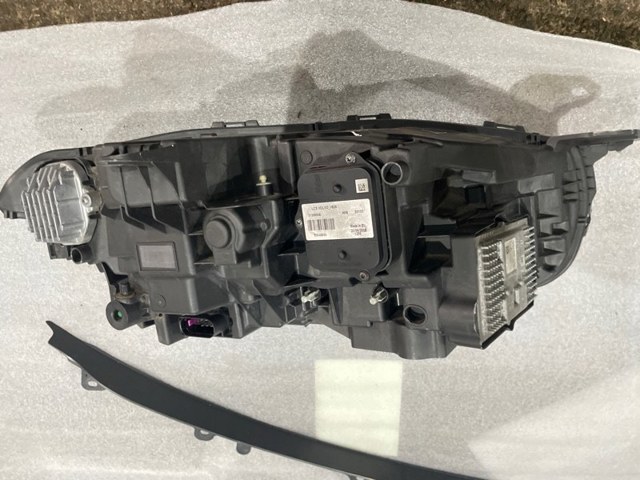 31677036 VOLVO Фара левая купить в Ирпень