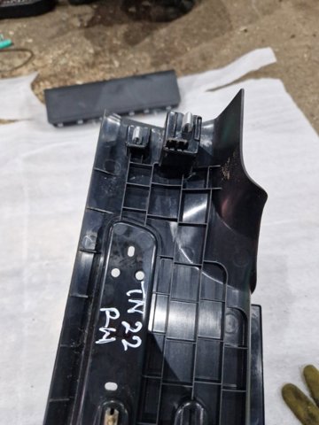VOLVO 32244626 Накладка дверного порога внутренняя задняя правая в наличии Днепр