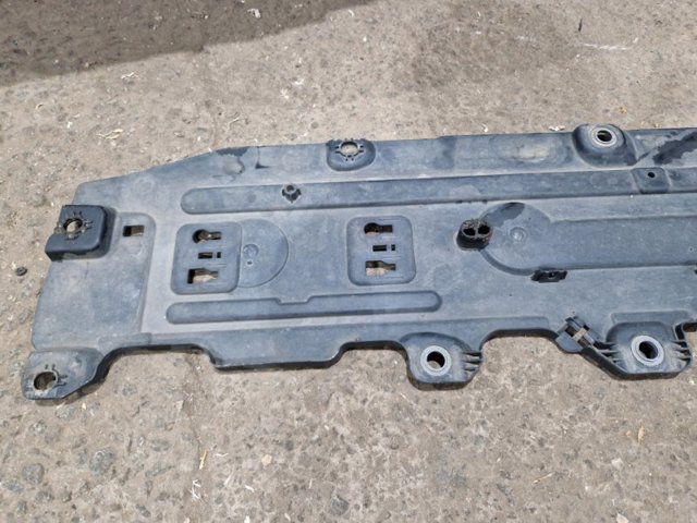VOLVO 32260495 Защита днища правая в наличии Кривой Рог