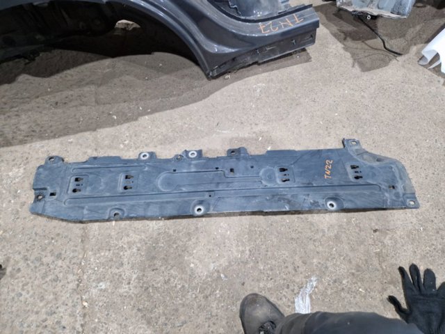VOLVO 32260495 Защита днища правая в наличии Житомир