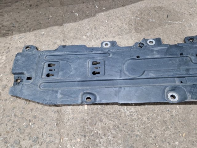 VOLVO 32260495 Защита днища правая в наличии Ужгород