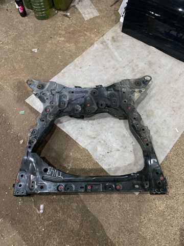 Подрамник передней подвески 32268633 VOLVO
