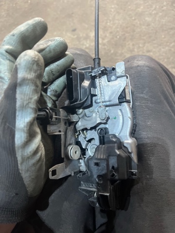 32310868 VOLVO Замок двери задней левой купить в Хмельницкий