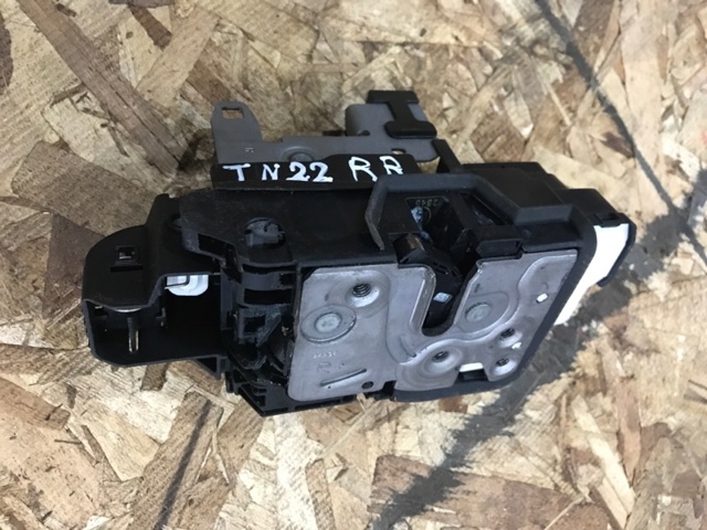 32310869 VOLVO Замок двери задней правой купить в Украина