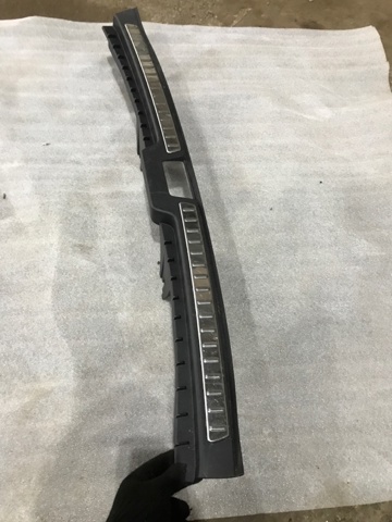 32353428 VOLVO Накладка бампера заднего верхняя защитная (ступень-подножка) купить в Житомир