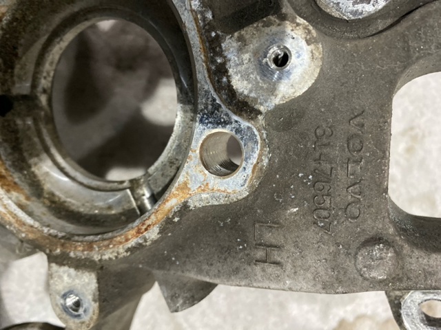 Кулак поворотный левый 32395004 VOLVO