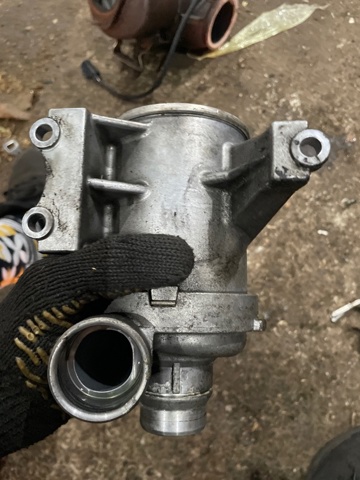 Насос водяной 32441265 VOLVO