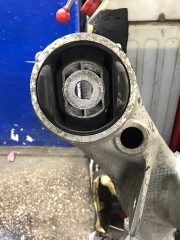 BMW 33316799103 Подрамник задний в наличии Одесса