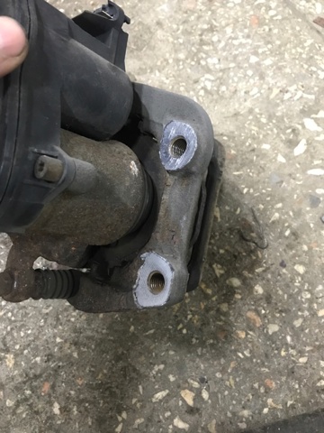 Скоба тормозного суппорта заднего 34216793051 BMW