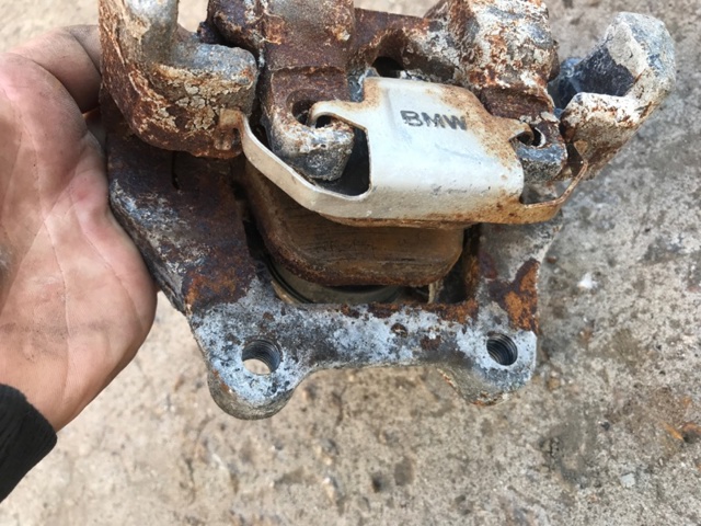 34216865641 BMW Скоба тормозного суппорта переднего купить в Житомир