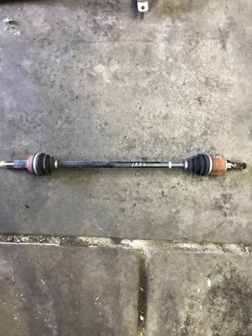 Полуось задняя, правая 396005NA0A NISSAN