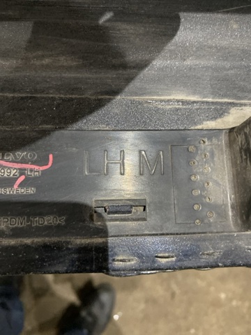 39849293 VOLVO Накладка (молдинг) порога наружная левая купить в Запорожье