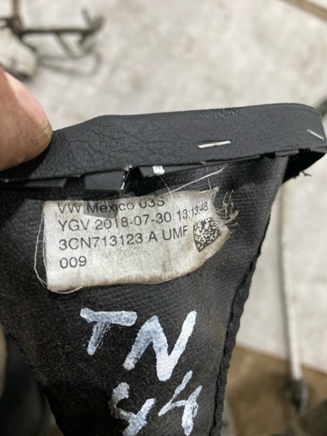 3CN713123AUMF Рукоятка рычага КПП купить Ужгород