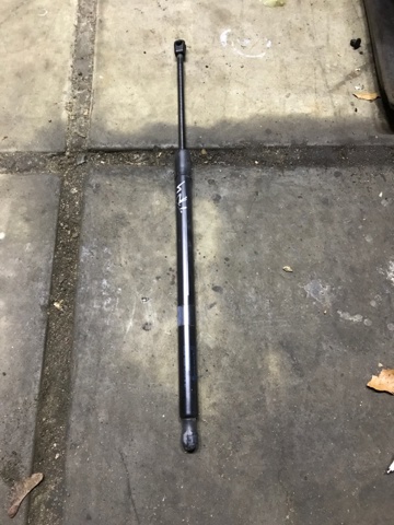 Амортизатор для багажника газовый 3CN827550D VAG