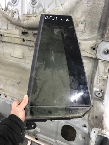 Задняя форточка левая 3CN845213 VAG