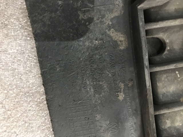 3CN854856B Брызговик задний правый купить Запорожье