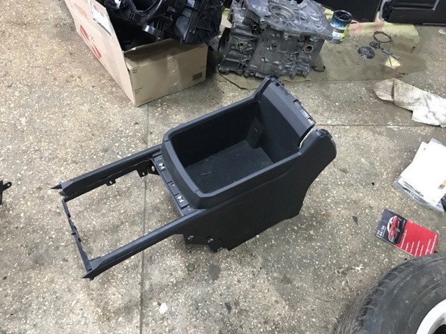 Центральная консоль торпеды 3CN863242A82V VAG