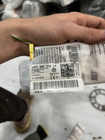 VAG 3CN880242L Подушка безопасности (AIRBAG) спинки сиденья правого в наличии Одесса
