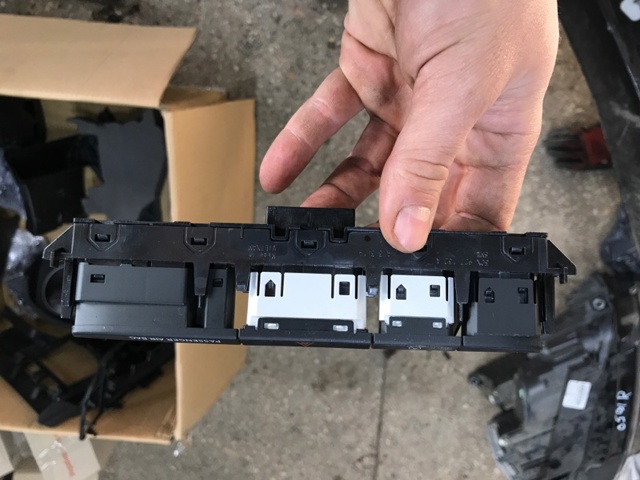 3CN927132AWHS VAG Блок кнопок центральной консоли купить в Николаев