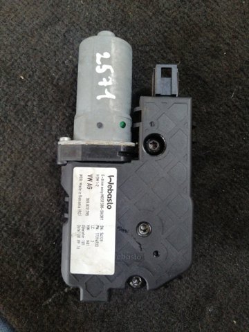 Мотор привода люка 3G5877795 VAG