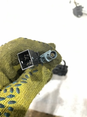 3V0827566C VAG Кнопка привода замка багажника купить в Кривой Рог