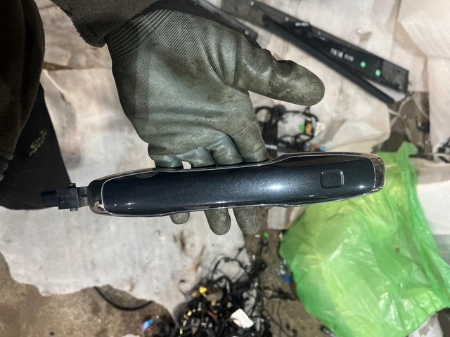 VOLVO 40013438 Ручка двери правой наружная передняя/задняя в наличии Кривой Рог