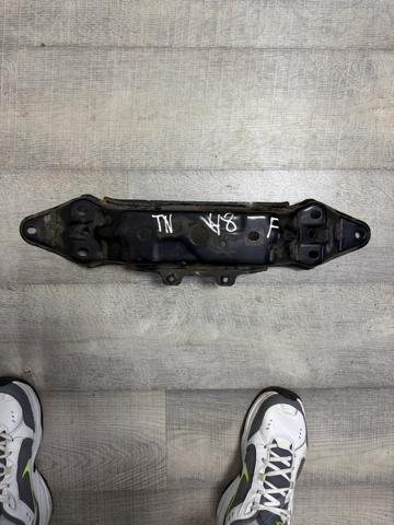 Балка крепления коробки передач 41011FL000 SUBARU