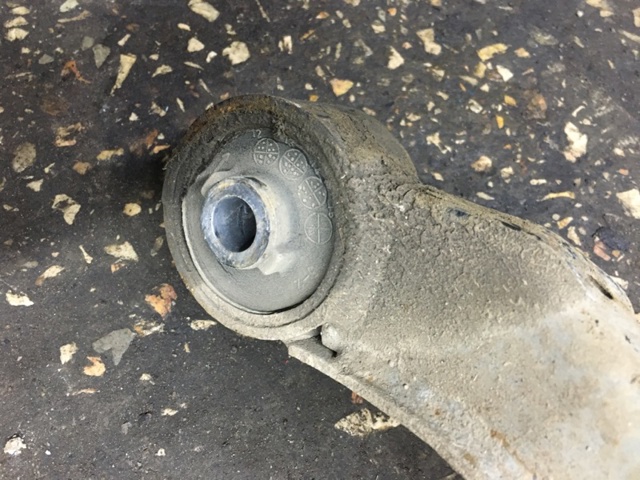 Траверса заднего редуктора, передняя 41310AG023 SUBARU